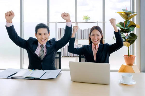 Onderwerp Bedrijfspaar Zakenmensen Knappe Zakenman Zelfverzekerd Medewerkers Prachtige Kantoorvrouw Zijn — Stockfoto