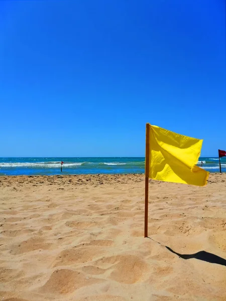 Yellow Flag Sea Sandy Beach — Stock Photo, Image