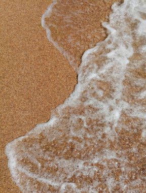 dalgadan kum ve köpük