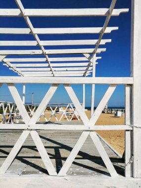 beyaz panoların geometrik tasarımı