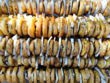 şişler üzerinde patates ve yağ