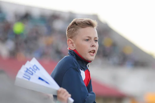 Minsk, Beyaz Rusya - 23 Mayıs 2018: Küçük fan tepki Fc Dinamo Minsk ve Fc Bate traktör Stadı nda Beyaz Rusya Premier Ligi Futbol maçı sırasında. — Stok fotoğraf