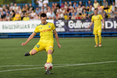 Fc Luch ve Fc Bate Olimpiyskiy Stadı nda Beyaz Rusya Premier Ligi Futbol maçı sırasında bir hedef Minsk, Beyaz Rusya - Haziran 29, 2018:soccer oyuncu puanları.