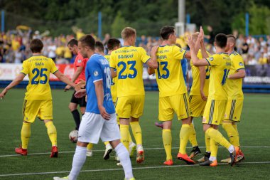 Minsk, Beyaz Rusya - 29 Haziran 2018: Futbolcular Fc Luch ve Fc Bate Olimpiyskiy Stadı nda Beyaz Rusya Premier Ligi Futbol maçı sırasında hedef kutlamak.