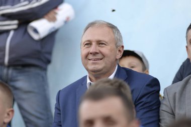 Minsk, Beyaz Rusya - 23 Mayıs 2018: Sergey Rumas-Yönetim Kurulu Fc Dinamo Minsk ve Fc Bate traktör Stadı nda Beyaz Rusya Premier Ligi Futbol maçı sırasında Kalkınma Bankası.