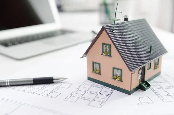 Modelu Dom Biurko Kredyt Hipoteczny Inwestycji Lub Koncepcja Budynku Domu — Zdjęcie stockowe