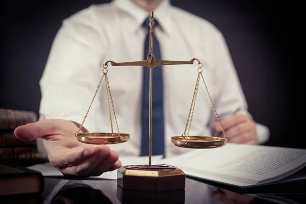 Balança Peso Justiça Advogado Advogado Trabalhar Escritório Advogado Consultor Com — Fotografia de Stock