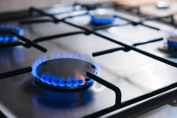 Gas Küchenherd Mit Blauen Flammen Brennt Paneel Aus Stahl Mit — Stockfoto