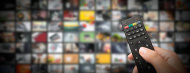 Televizyon akışlı video kavramı. Medya Tv video talep teknolojisi. Çoklu ortam akışını internet ile video hizmeti gösterir serisi. Dijital Kolaj duvar ekran soyut kompozisyon
