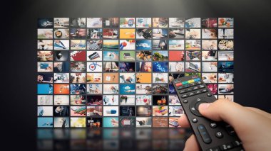 Televizyon akışlı video kavramı. Medya Tv video talep teknolojisi. Çoklu ortam akışını internet ile video hizmeti gösterir serisi. Dijital Kolaj duvar ekran soyut kompozisyon