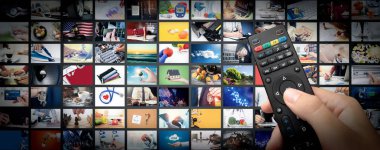 Televizyon akışlı video kavramı. Medya Tv video talep teknolojisi. Çoklu ortam akışını internet ile video hizmeti gösterir serisi. Dijital Kolaj duvar ekran soyut kompozisyon