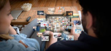 Kaç tablet Vod hizmeti izlemek için kullanma. Video On Demand televizyon soyut görüntüleri uçan
