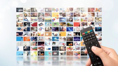 Televizyon akışlı video kavramı. Medya Tv video talep teknolojisi. Çoklu ortam akışını internet ile video hizmeti gösterir serisi. Dijital Kolaj duvar ekran soyut kompozisyon