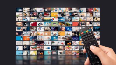 Televizyon akışlı video kavramı. Medya Tv video talep teknolojisi. Çoklu ortam akışını internet ile video hizmeti gösterir serisi. Dijital Kolaj duvar ekran soyut kompozisyon