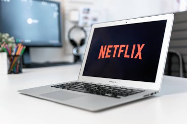 Wroclaw, Polonya - 14 Aralık 2018: Netflix film ve Tv dizisi gerçek zamanlı bir küresel sağlayıcısıdır