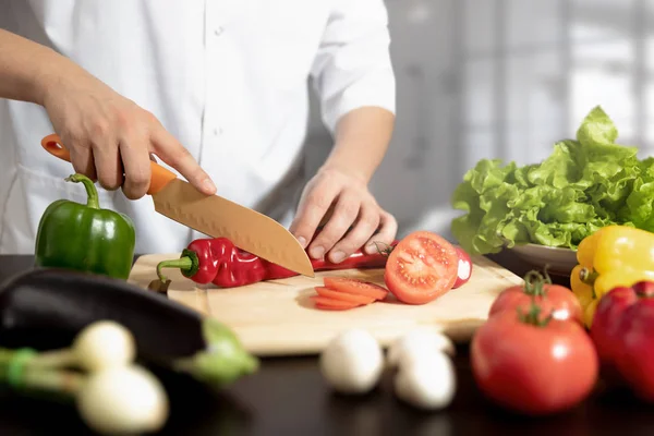 Chef Kok Bereidt Verse Groenten Koken Gezonde Voeding Concept — Stockfoto