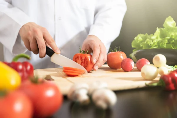 Chef Kok Bereidt Verse Groenten Koken Gezonde Voeding Concept — Stockfoto