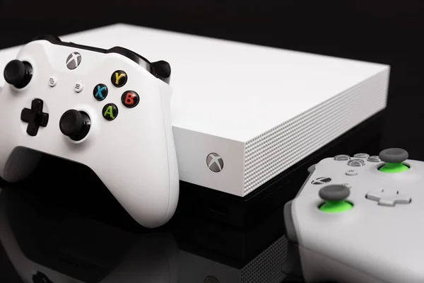 Xbox 1 X는 가장 강력한 세대 콘솔 — 스톡 사진
