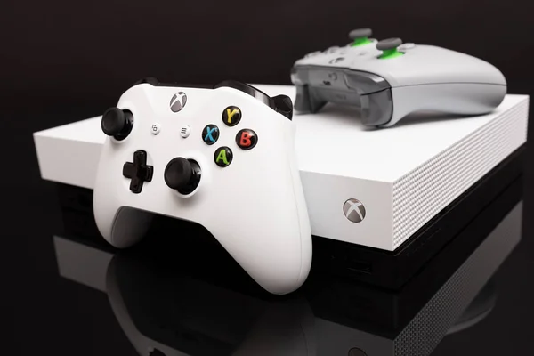 Xbox 1 X는 가장 강력한 세대 콘솔 — 스톡 사진