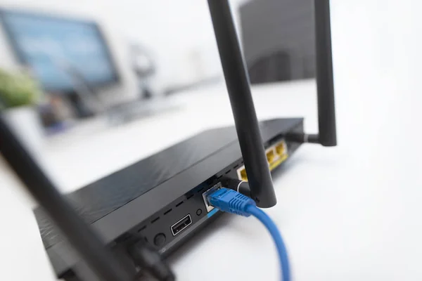 Nowoczesne dwupasmowy router bezprzewodowy — Zdjęcie stockowe
