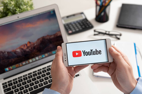 Youtube - самый популярный видеосервис, разработанный Google
