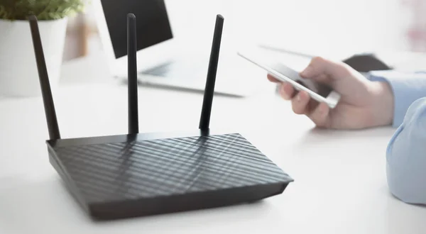 Trådlös router eller åtkomstpunkt — Stockfoto