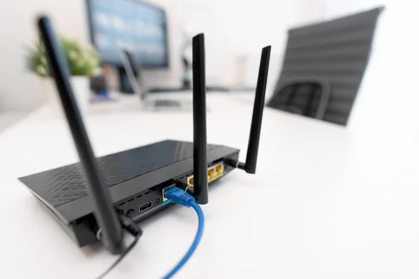 Modern dual band wireless router — Stock Photo, Image