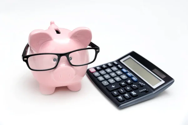 Concepto de ahorro y presupuesto con alcancía — Foto de Stock