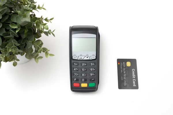 신용 카드 상단보기와 지불 단말기 — 스톡 사진
