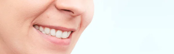 Mujer sonriente boca con dientes blancos —  Fotos de Stock