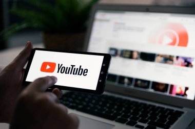 Youtube, Google tarafından geliştirilen popüler bir video servisidir.