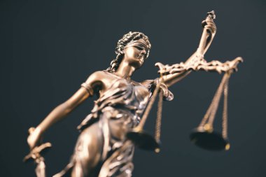 Hukuk, hukuk, yargılama kavramı. Kadın adalet kompozisyonu