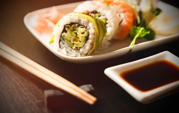 Ensemble Rouleaux Sushi Sur Assiette Japonais Asiatique Traditionnel Nourriture Vue — Photo
