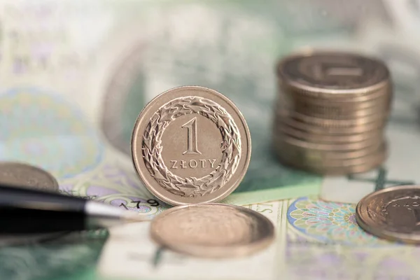 Polskie Pieniądze Stos Monet Polskich Banknotach Biznes Koncepcja Finansowania — Zdjęcie stockowe