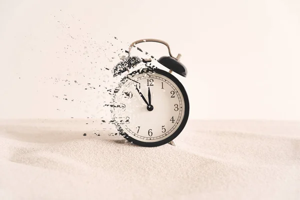 Concept Passing Away Clock Breaks Pieces Analog Clock Sand Dispersion — Stock Photo, Image