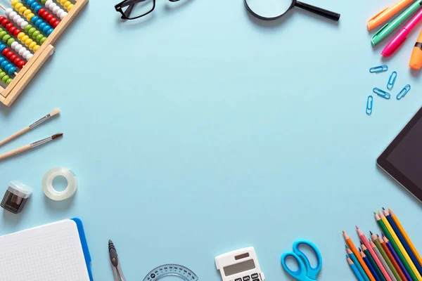 Vuelta Escuela Papelería Sobre Fondo Azul Imagen Con Espacio Copia —  Fotos de Stock