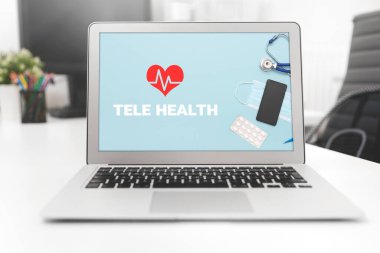 Laptop ekranında teletıp ya da tele sağlık kavramı