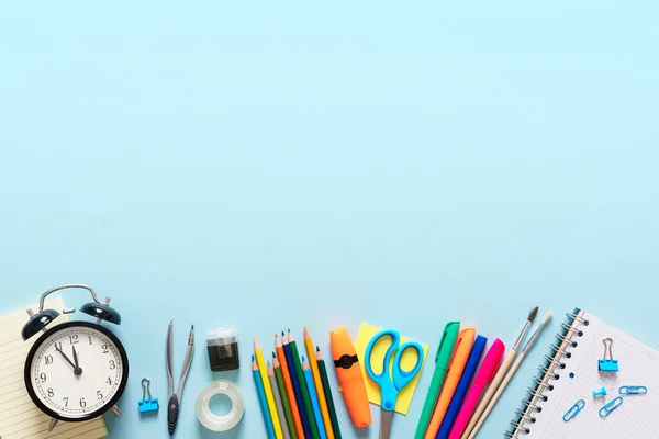 Zurück Zur Schule Schreibwaren Auf Blauem Hintergrund Bild Mit Kopierraum — Stockfoto