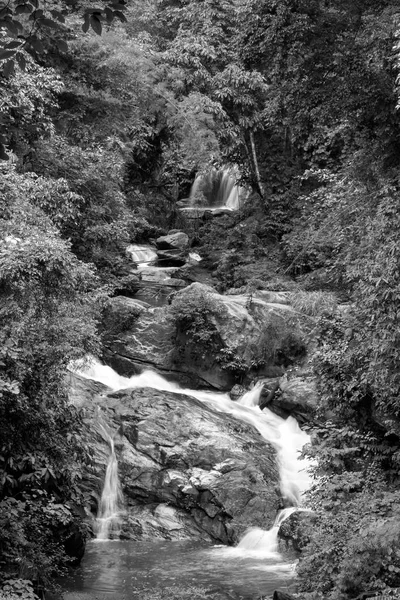 Primer Plano Cascada Mae Tier Chiangmai Tailandia Foto Por Exposición — Foto de Stock
