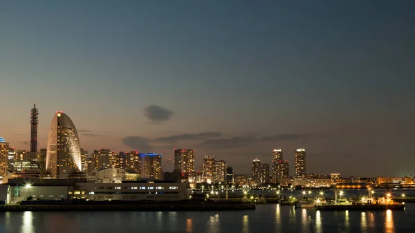 Edificio Puerto Yokohama Con Muchos Barcos Atardecer Japón Invierno Foto — Foto de Stock