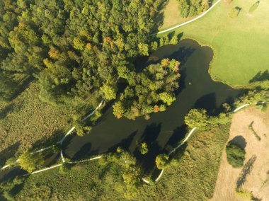Sonbaharda göl, Chamarande, Essonne, Ile-de-France, Fransa