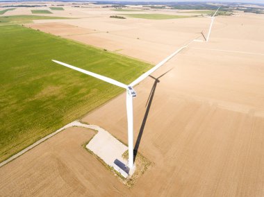 Boissy la Riviere, Essonne, Ile-de-France, Fransa 'daki rüzgar jeneratörleri