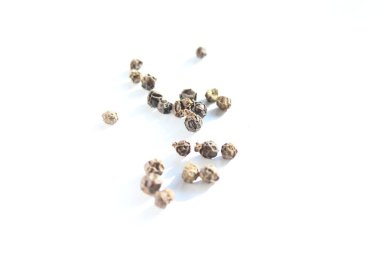 Beyaz arka plan üzerinde izole bezelye biber