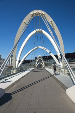 Seafarers Köprüsü, yaya köprüsü Yarra Nehri Docklands arasındaki Güney Wharf Melbourne, Avustralya