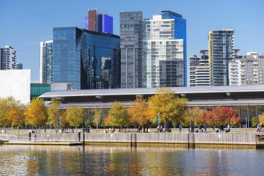 Melbourne, Avustralya - 30 Nisan 2018: Southbank, Avustralya 'nın orta Melbourne banliyösündeki Yarra Nehri