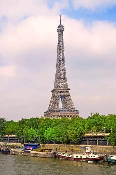 Vista Torre Eiffel Desde Río Sena París Monumento Más Visitado —  Fotos de Stock