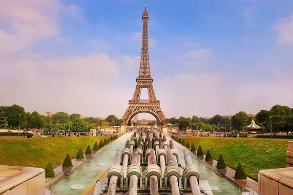 Вид Эйфелеву Башню Фонтан Садов Трокадеро Париж Франция — стоковое фото