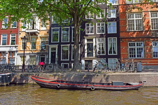 アムステルダム 北ホラント州 オランダ 2018 アムステルダムの運河 アムステルダムはオランダの人口の多い都市 首都です — ストック写真