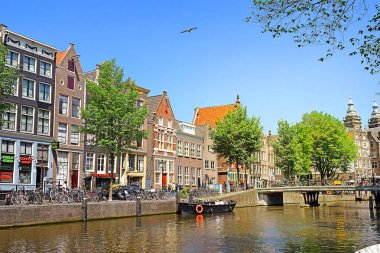 Amsterdam, Kuzey Hollanda, Hollanda - 20 Mayıs 2018: kırmızı ışık bölgesi Amsterdam, pitoresk cityscapes. Amsterdam Hollanda'nın başkenti ve en kalabalık olduğunu