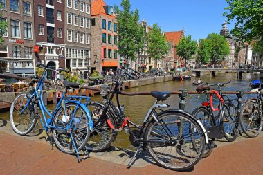 Amsterdam, Kuzey Hollanda, Hollanda - 20 Mayıs 2018: kırmızı ışık bölgesi Amsterdam, pitoresk cityscapes. Amsterdam Hollanda'nın başkenti ve en kalabalık olduğunu